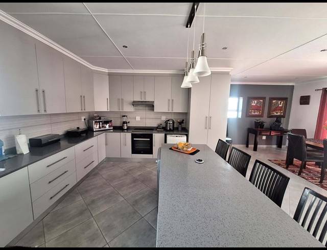 2 BEDROOM HOUSE FOR SALE IN REEBOK